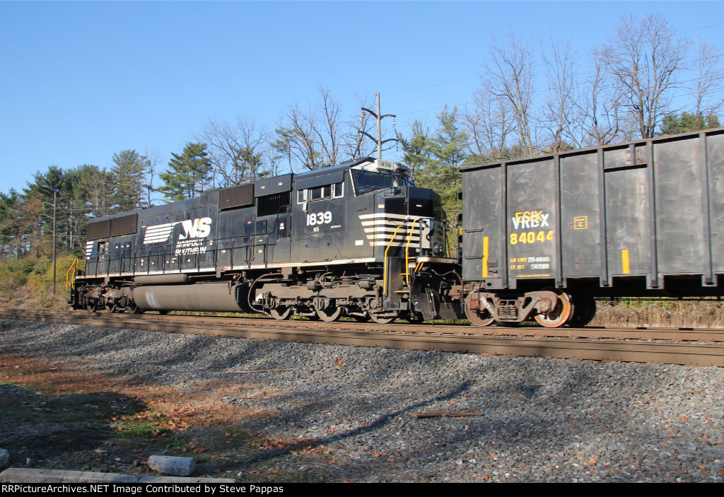 NS 1839 as a rear end DPU on train 38G